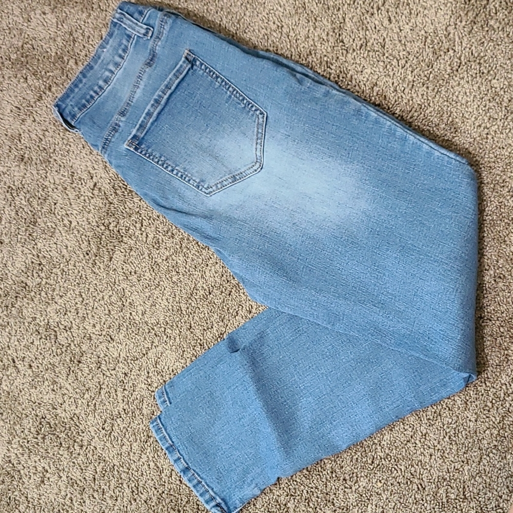 TEMP $9 SALE**. Capris